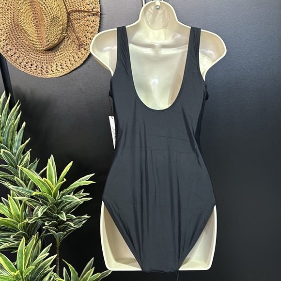 Nicole Miller classic black scoop neck/back padded one piece swimsuit,summer - Picture 2 of 12